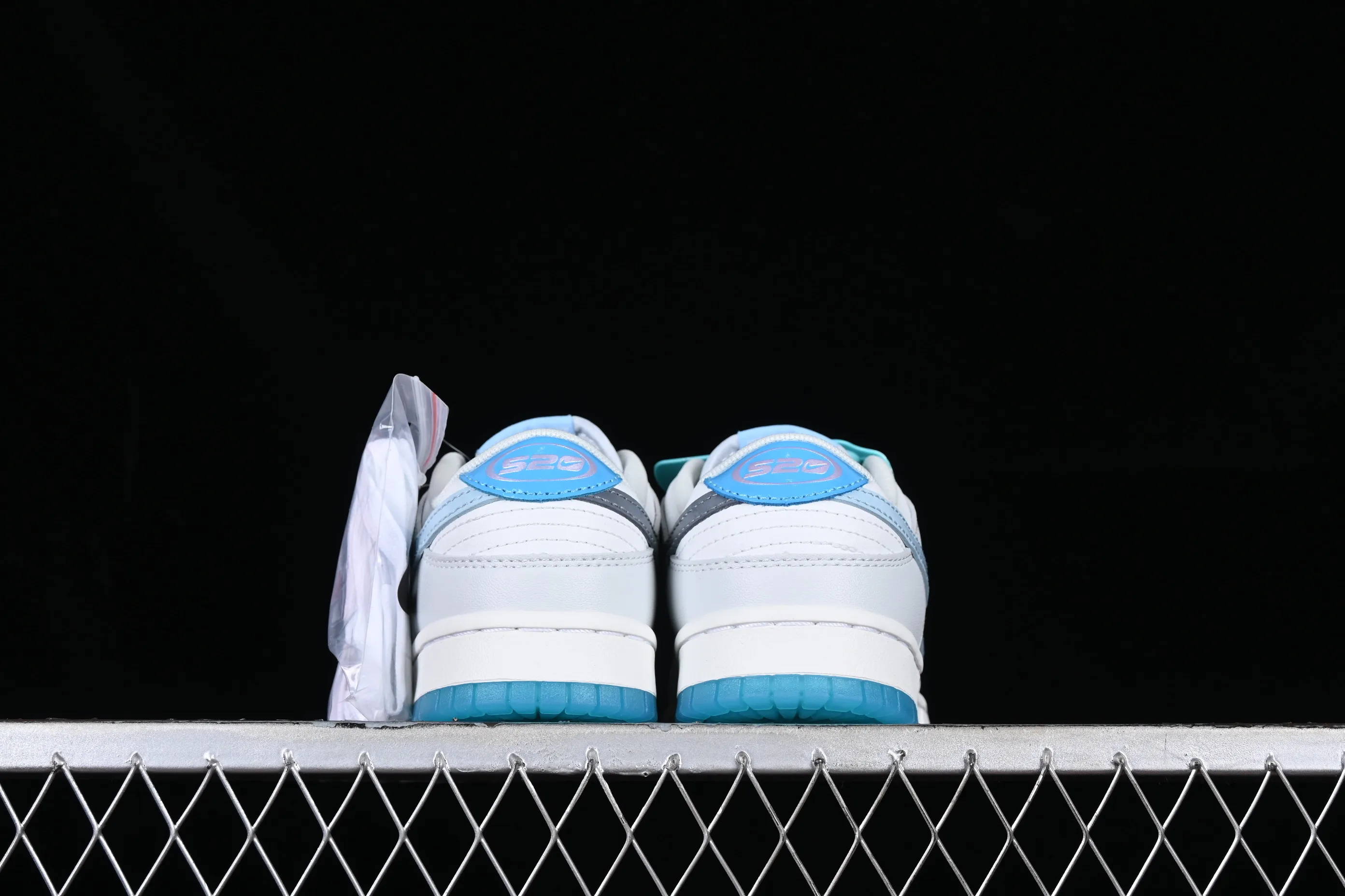 All categories Nk SB Dunk series Nk SB Dunk Low low-top sneakers F version Nk SB Dunk Low "520" Valentine's Day limited SB low-top sports and leisure sneakers FN3433-141